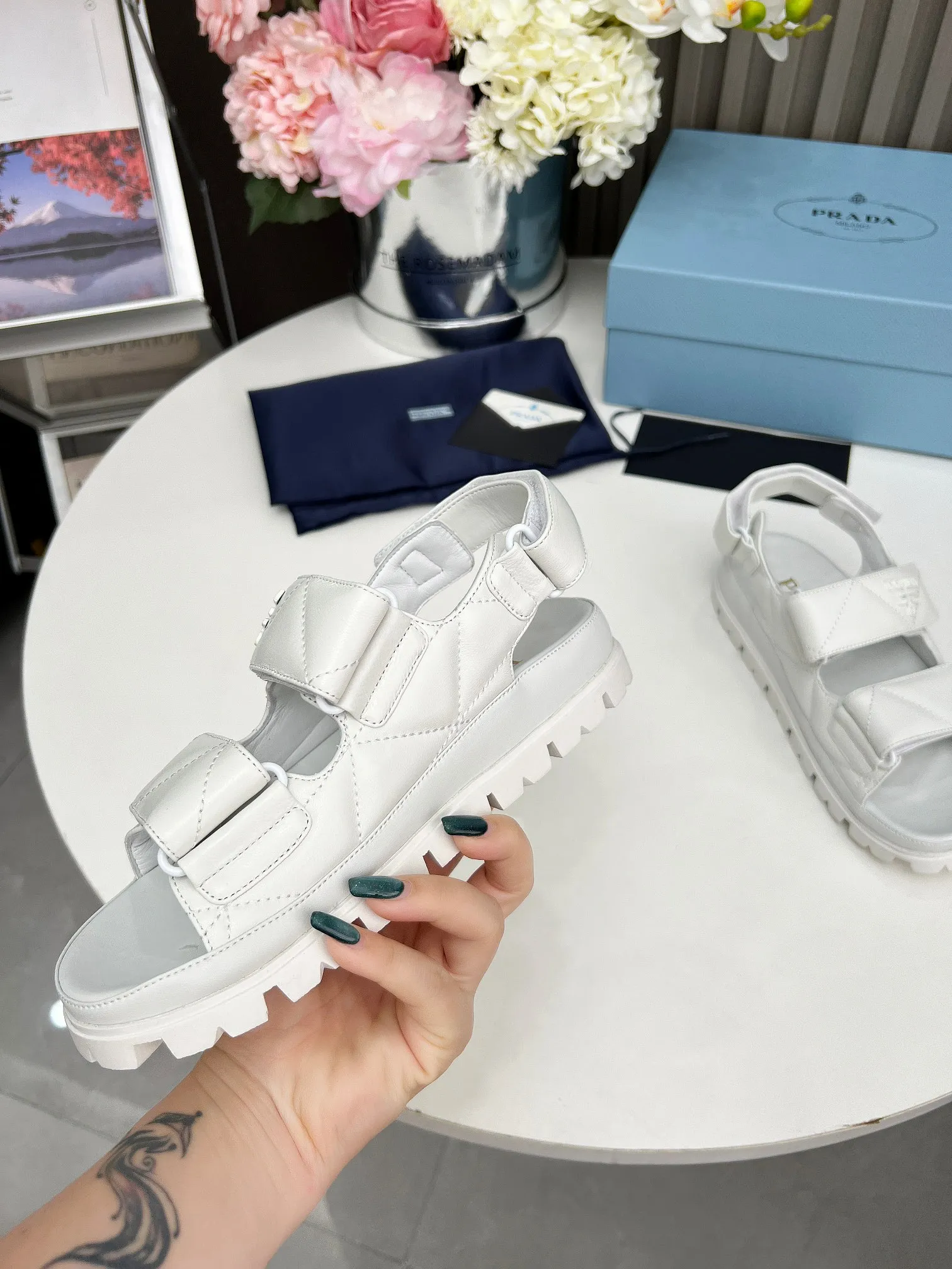 👟👟Ex-factory price 480👟👟 PRADA spring and summer catwalk new sandal series classic thick-soled sandals fabric mixed sheepskin surface lambskin lining original hardware 1:1 development soft and delicate foot feel extremely comfortable versatile style original foam outsole easy to control 5 colors available (35-41) size